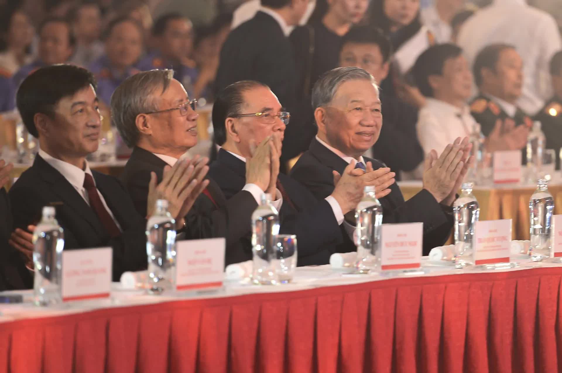 Tổng Bí thư Tô Lâm dự lễ khai mạc Triển lãm “80 năm hành trình Độc lập - Tự do - Hạnh phúc"- Ảnh 7. Tổng Bí thư Tô Lâm dự lễ khai mạc Triển lãm “80 năm hành trình Độc lập - Tự do - Hạnh phúc"- Ảnh 7.
