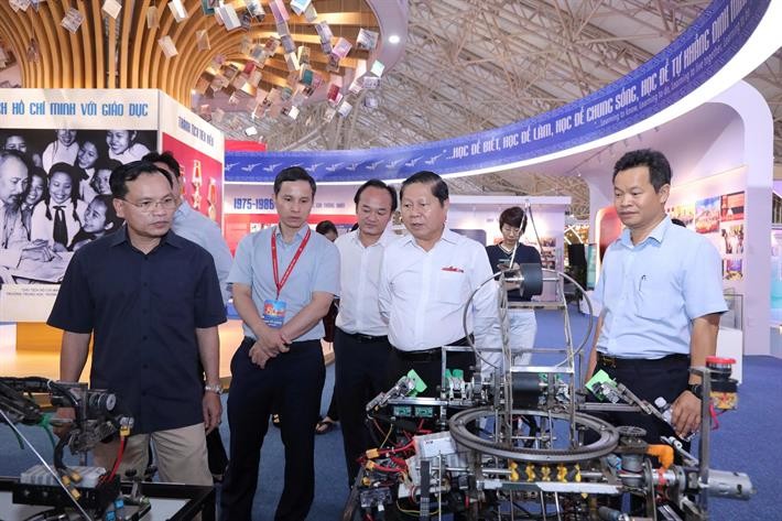 Không gian ấn tượng của triển lãm 80 năm thành tựu ngành Giáo dục- Ảnh 3. Không gian ấn tượng của triển lãm 80 năm thành tựu ngành Giáo dục- Ảnh 3.