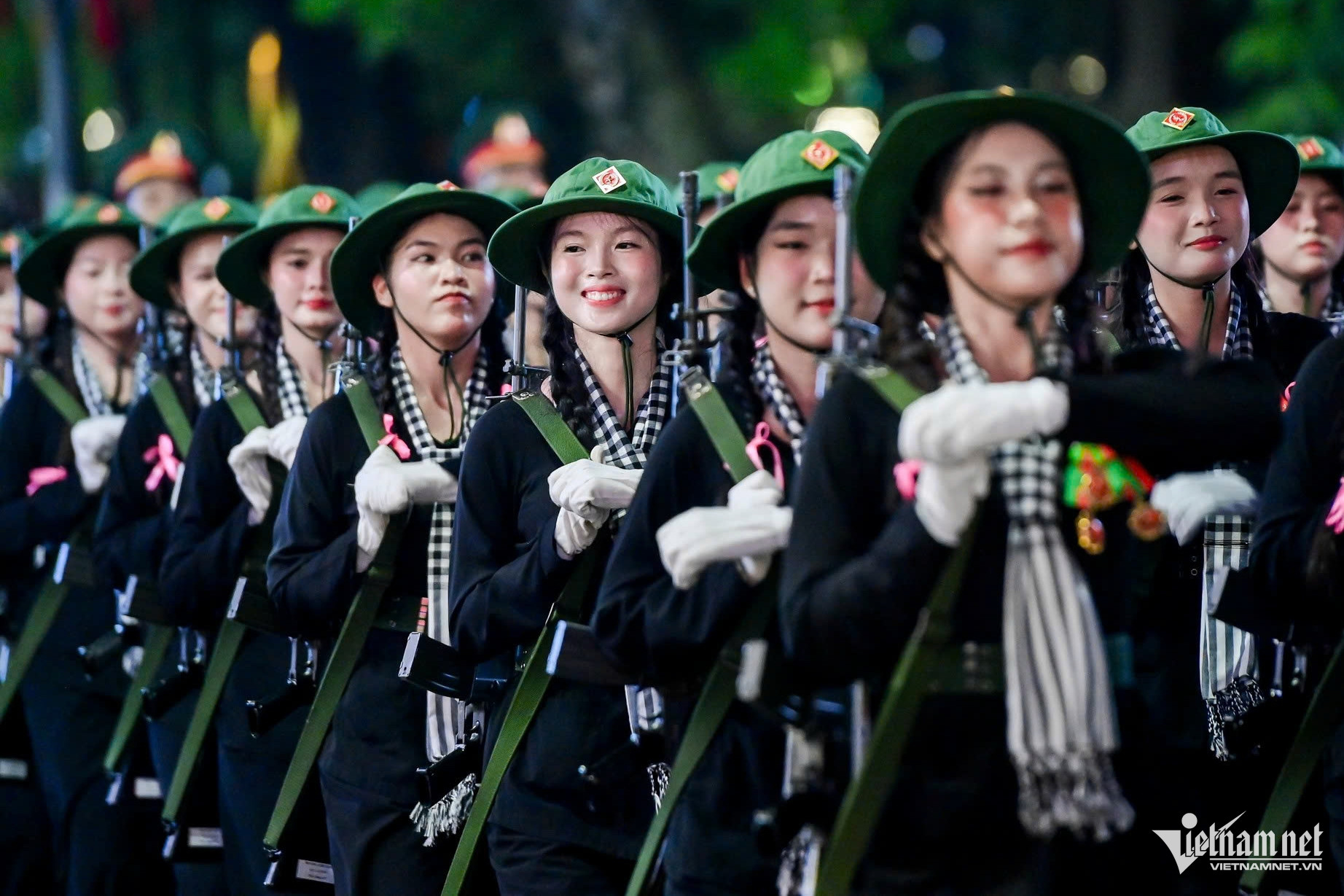 Những khối diễu binh thu hút người xem trên đường Hà Nội- Ảnh 22.