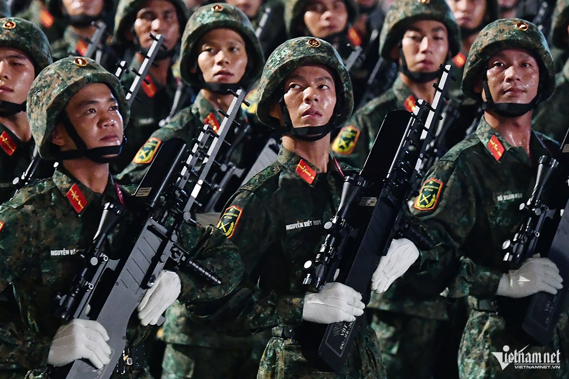 Những khối diễu binh thu hút người xem trên đường Hà Nội- Ảnh 14.