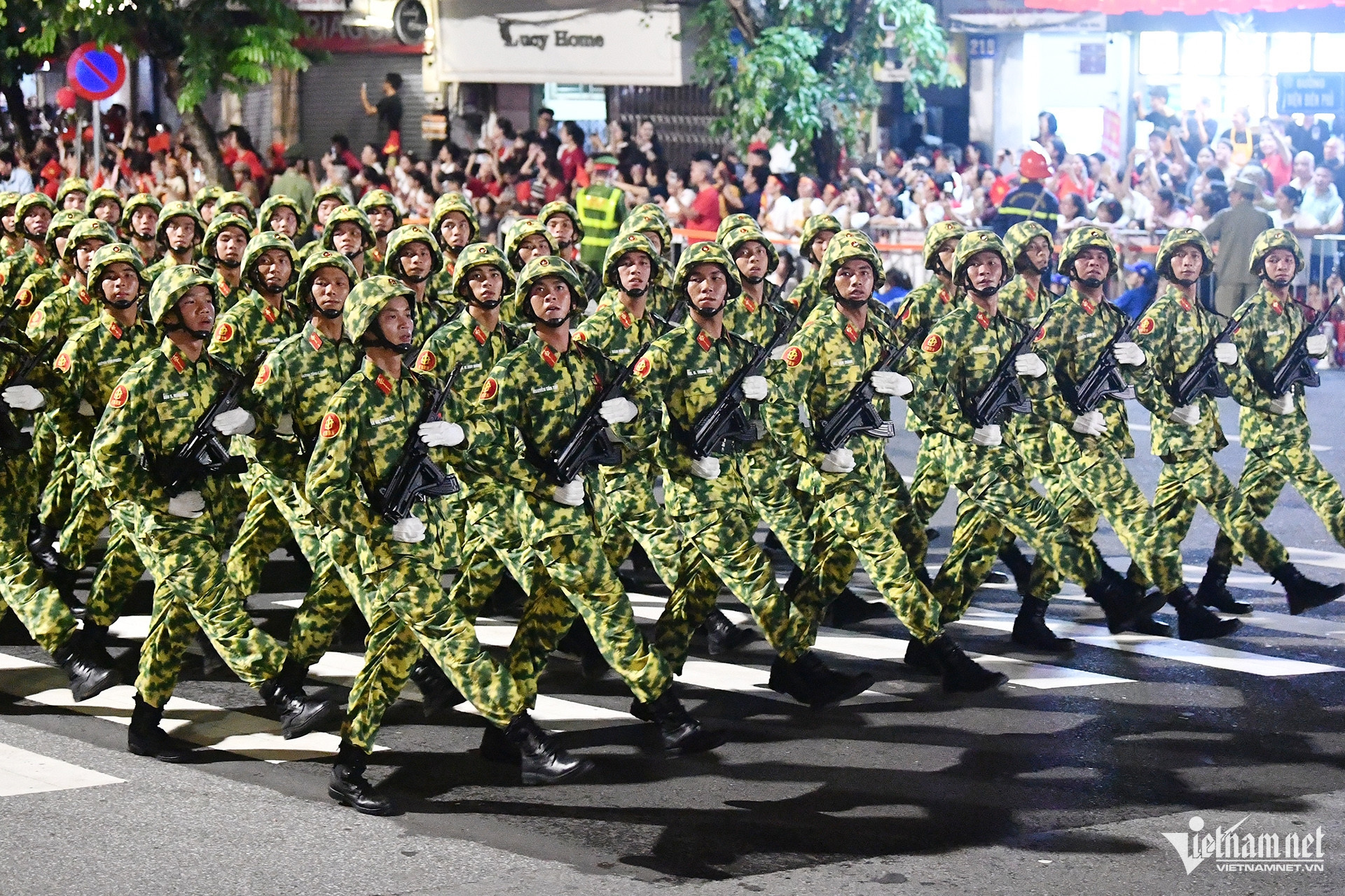 Những khối diễu binh thu hút người xem trên đường Hà Nội- Ảnh 18.