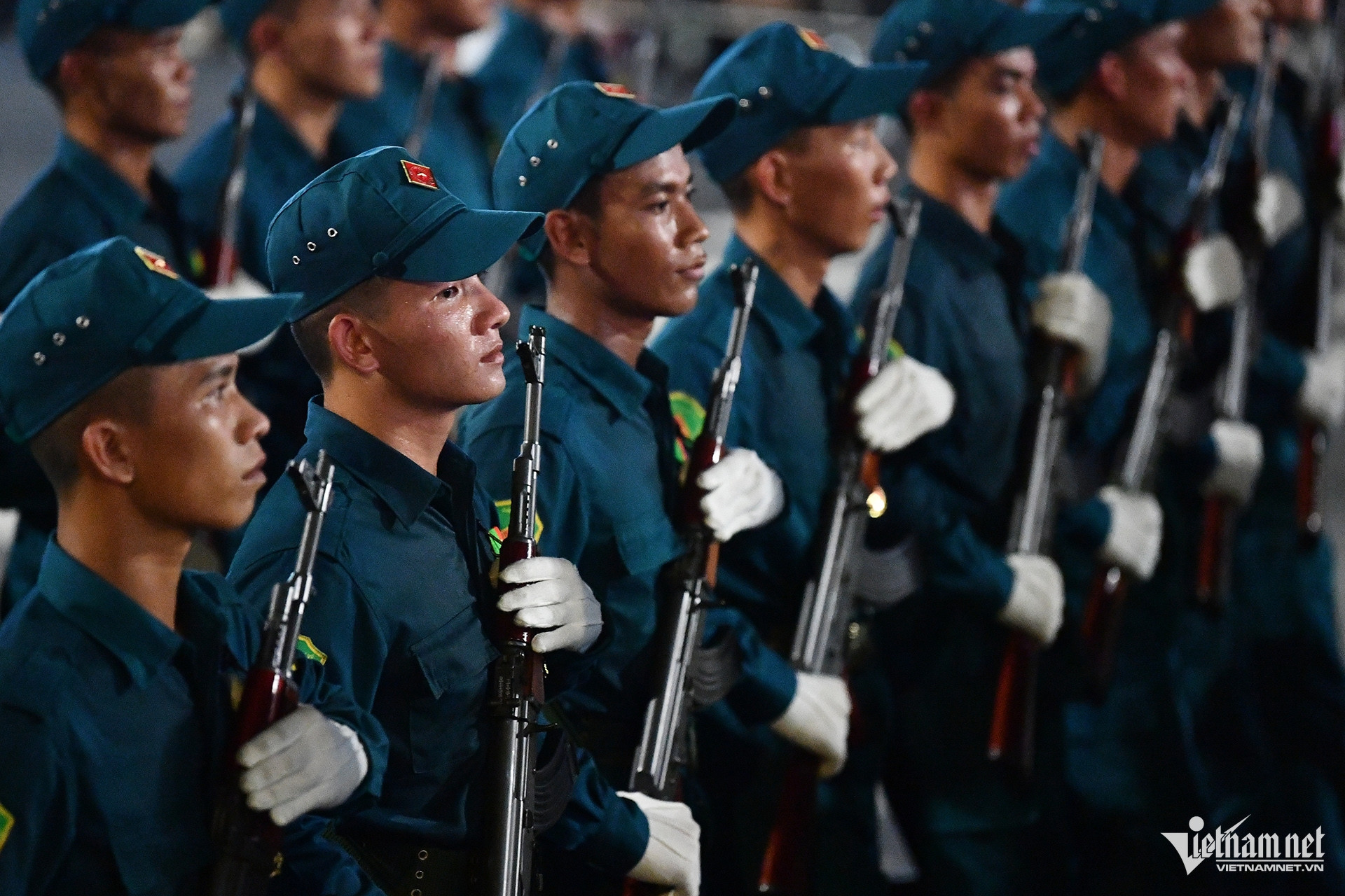 Những khối diễu binh thu hút người xem trên đường Hà Nội- Ảnh 20.