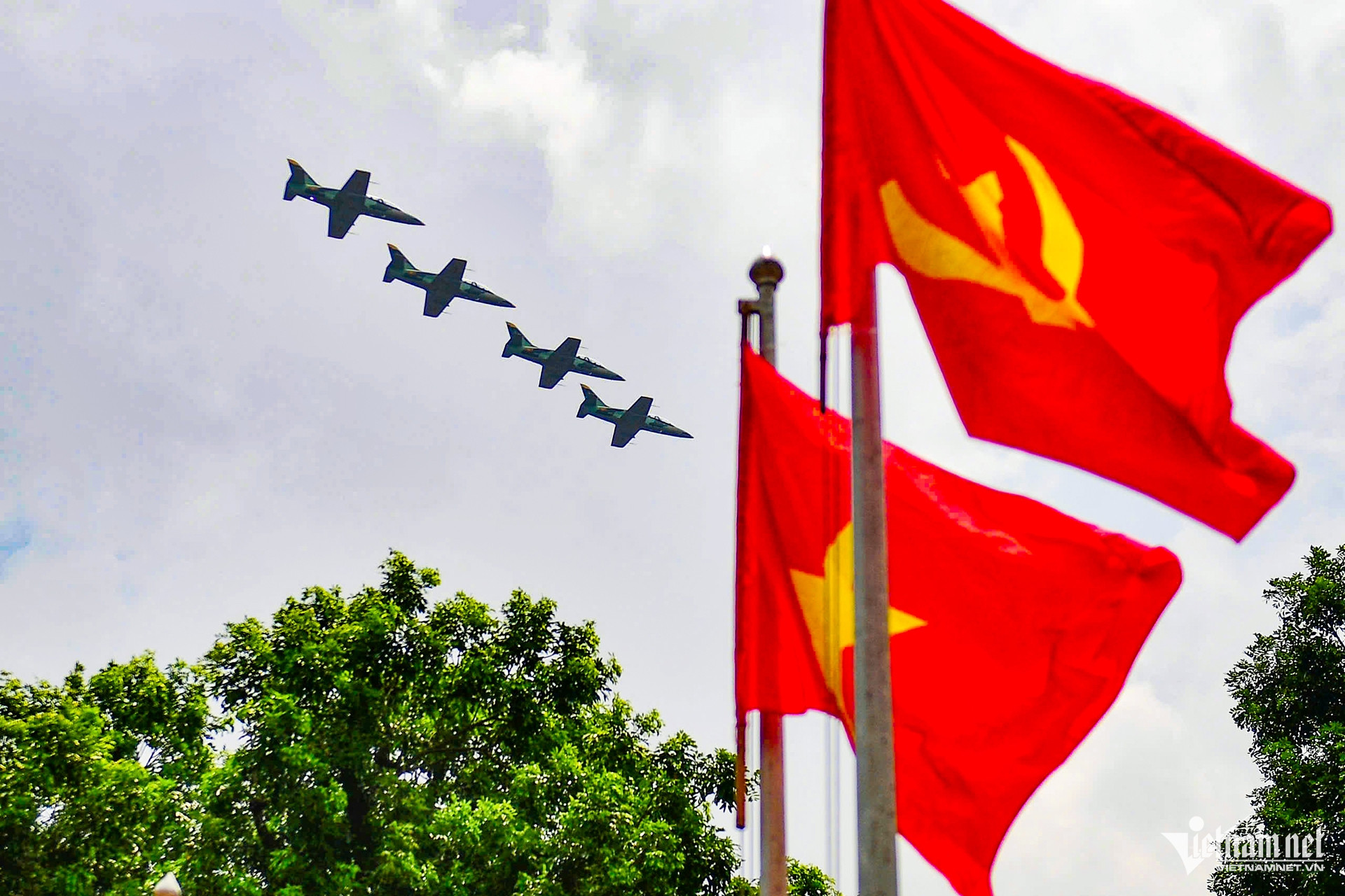 Hai sân bay đồng loạt "phóng" phi cơ quân sự hướng về Quảng trường Ba Đình- Ảnh 16. Hai sân bay đồng loạt "phóng" phi cơ quân sự hướng về Quảng trường Ba Đình- Ảnh 16.