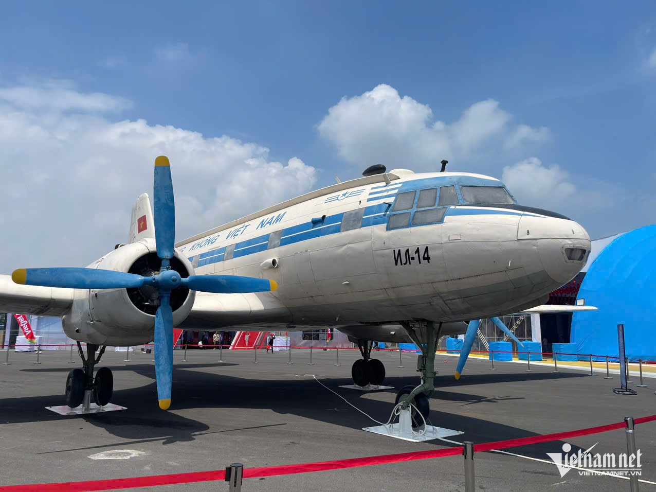 Điều đặc biệt của máy bay chở Bác Hồ đang được trưng bày ở triển lãm tại Hà Nội- Ảnh 2. Điều đặc biệt của máy bay chở Bác Hồ đang được trưng bày ở triển lãm tại Hà Nội- Ảnh 2.