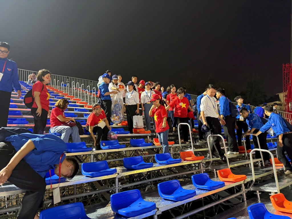 Những khoảnh khắc giàu ý nghĩa của thanh niên tình nguyện- Ảnh 7. Những khoảnh khắc giàu ý nghĩa của thanh niên tình nguyện- Ảnh 7.