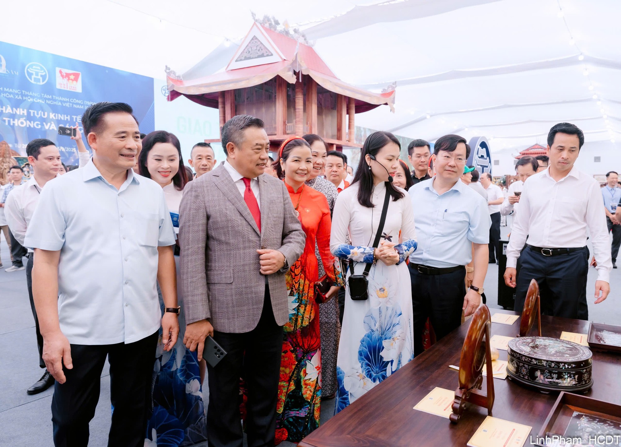 Tôn vinh giá trị truyền thống, khơi dậy khát vọng đổi mới- Ảnh 1. Tôn vinh giá trị truyền thống, khơi dậy khát vọng đổi mới- Ảnh 1.