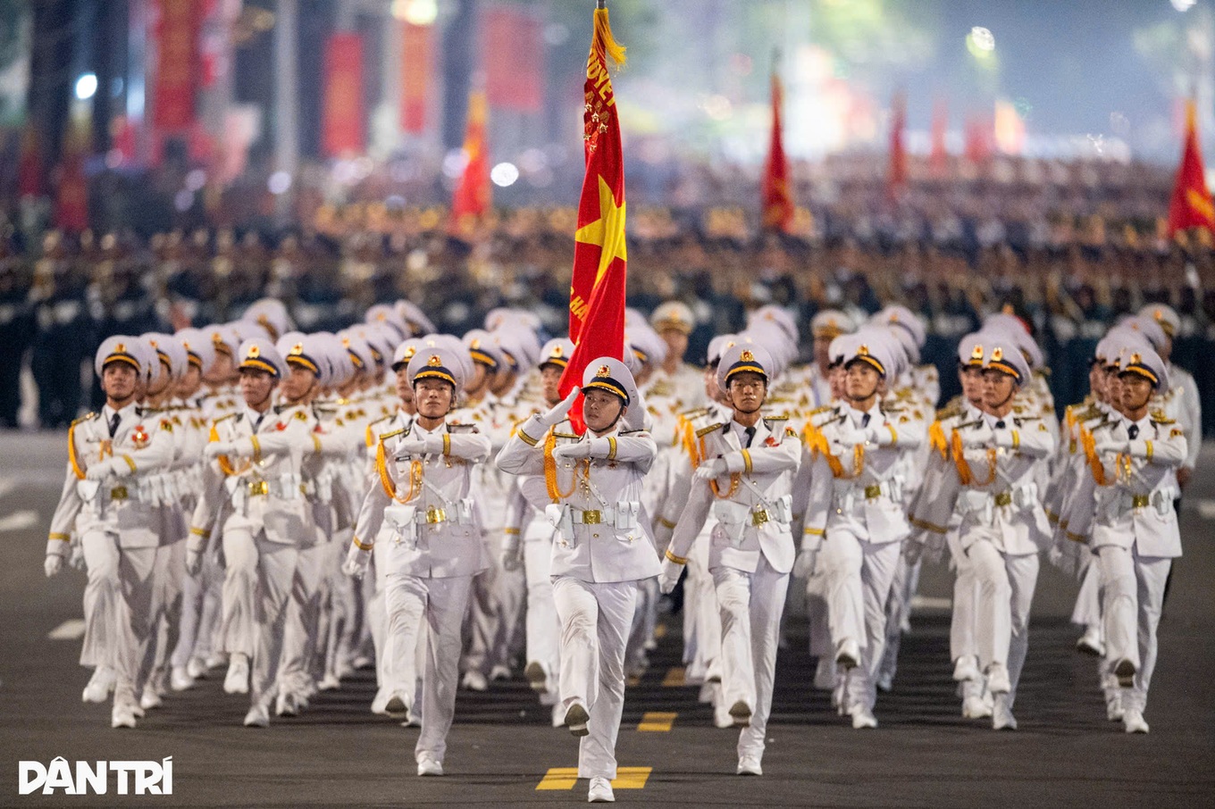 Sổ tay hướng dẫn chi tiết rất quan trọng cho toàn bộ người dân đi xem Tổng duyệt diễu binh sáng 30/8- Ảnh 1.