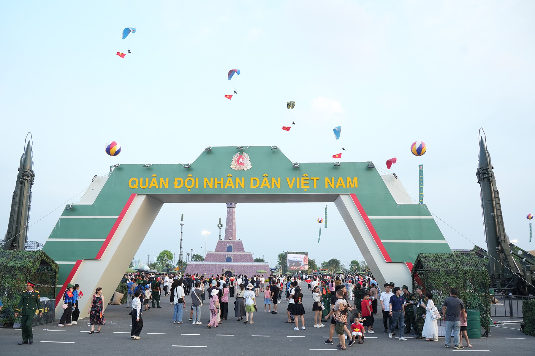 Sức mạnh công nghệ quân sự Việt Nam tại triển lãm lớn nhất năm- Ảnh 1.