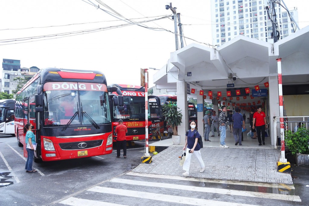 Bến xe, nhà ga Hà Nội thông thoáng ngày đầu nghỉ lễ Quốc khánh- Ảnh 1. Bến xe, nhà ga Hà Nội thông thoáng ngày đầu nghỉ lễ Quốc khánh- Ảnh 1.