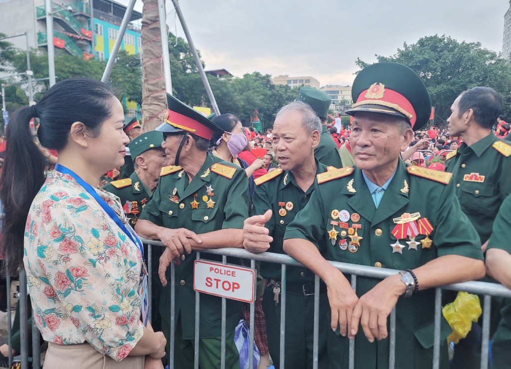 Hà Nội rực rỡ trong mùa thu lịch sử, sẵn sàng cho Đại lễ 80 năm Quốc khánh- Ảnh 4. Hà Nội rực rỡ trong mùa thu lịch sử, sẵn sàng cho Đại lễ 80 năm Quốc khánh- Ảnh 4.