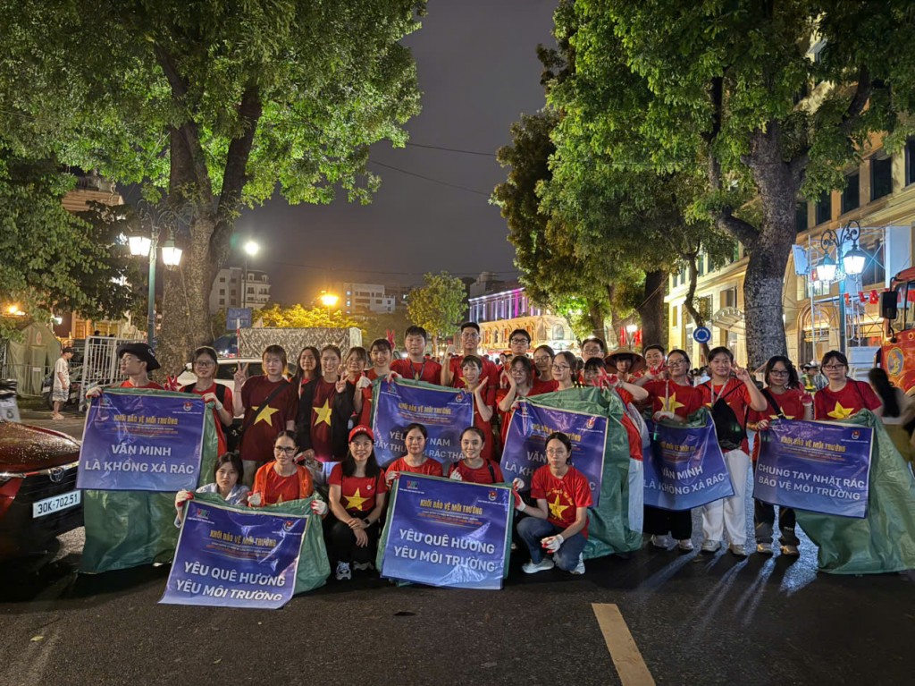 Phát động chiến dịch “Hà Nội sạch - Vì một Việt Nam xanh”- Ảnh 1. Phát động chiến dịch “Hà Nội sạch - Vì một Việt Nam xanh”- Ảnh 1.