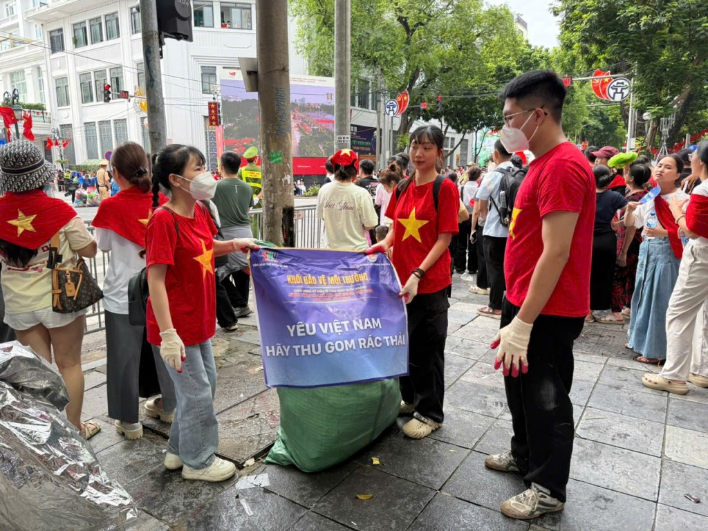 Phát động chiến dịch “Hà Nội sạch - Vì một Việt Nam xanh”- Ảnh 5. Phát động chiến dịch “Hà Nội sạch - Vì một Việt Nam xanh”- Ảnh 5.