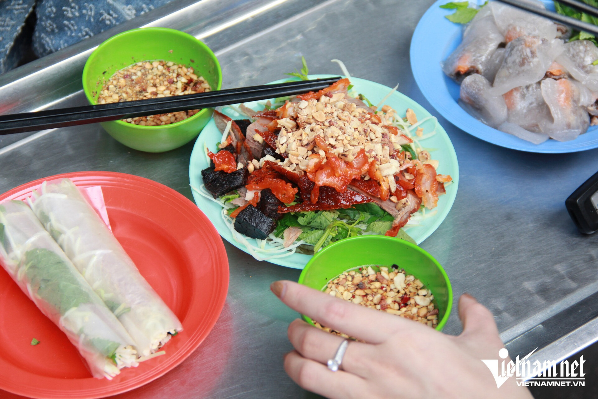 4 con phố được ví như thiên đường ẩm thực ở Hà Nội, điểm hẹn lý tưởng ngày 2/9- Ảnh 3. 4 con phố được ví như thiên đường ẩm thực ở Hà Nội, điểm hẹn lý tưởng ngày 2/9- Ảnh 3.