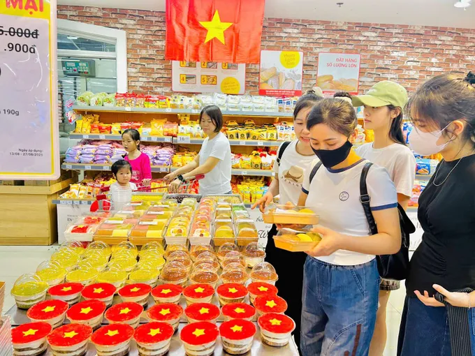 Siêu thị tăng thời gian mở cửa, nhiều khuyến mại mừng Quốc khánh 2/9- Ảnh 1. Siêu thị tăng thời gian mở cửa, nhiều khuyến mại mừng Quốc khánh 2/9- Ảnh 1.