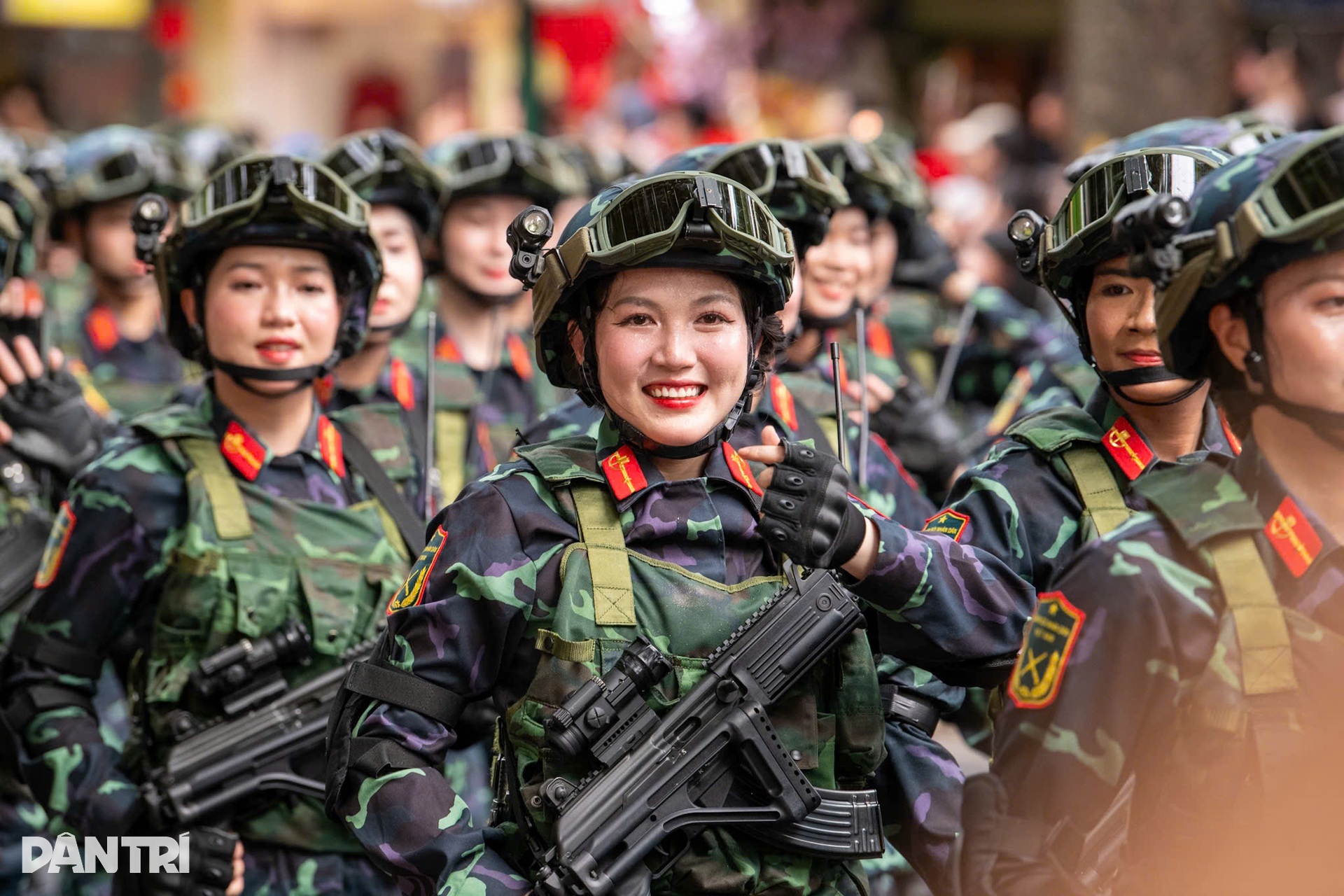 Ngắm những "bóng hồng" rạng rỡ tại lễ tổng duyệt A80- Ảnh 9.