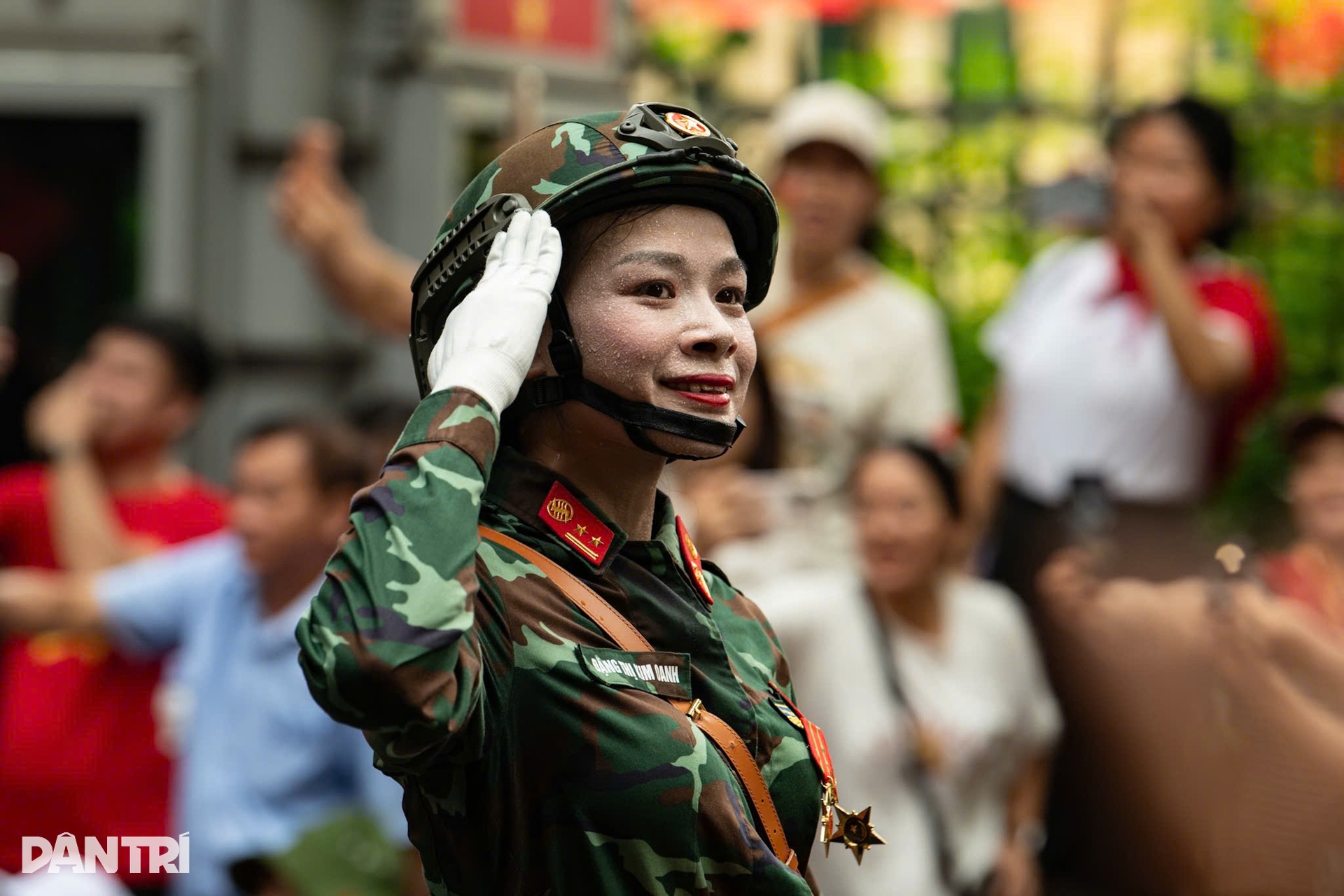 Ngắm những "bóng hồng" rạng rỡ tại lễ tổng duyệt A80- Ảnh 13.
