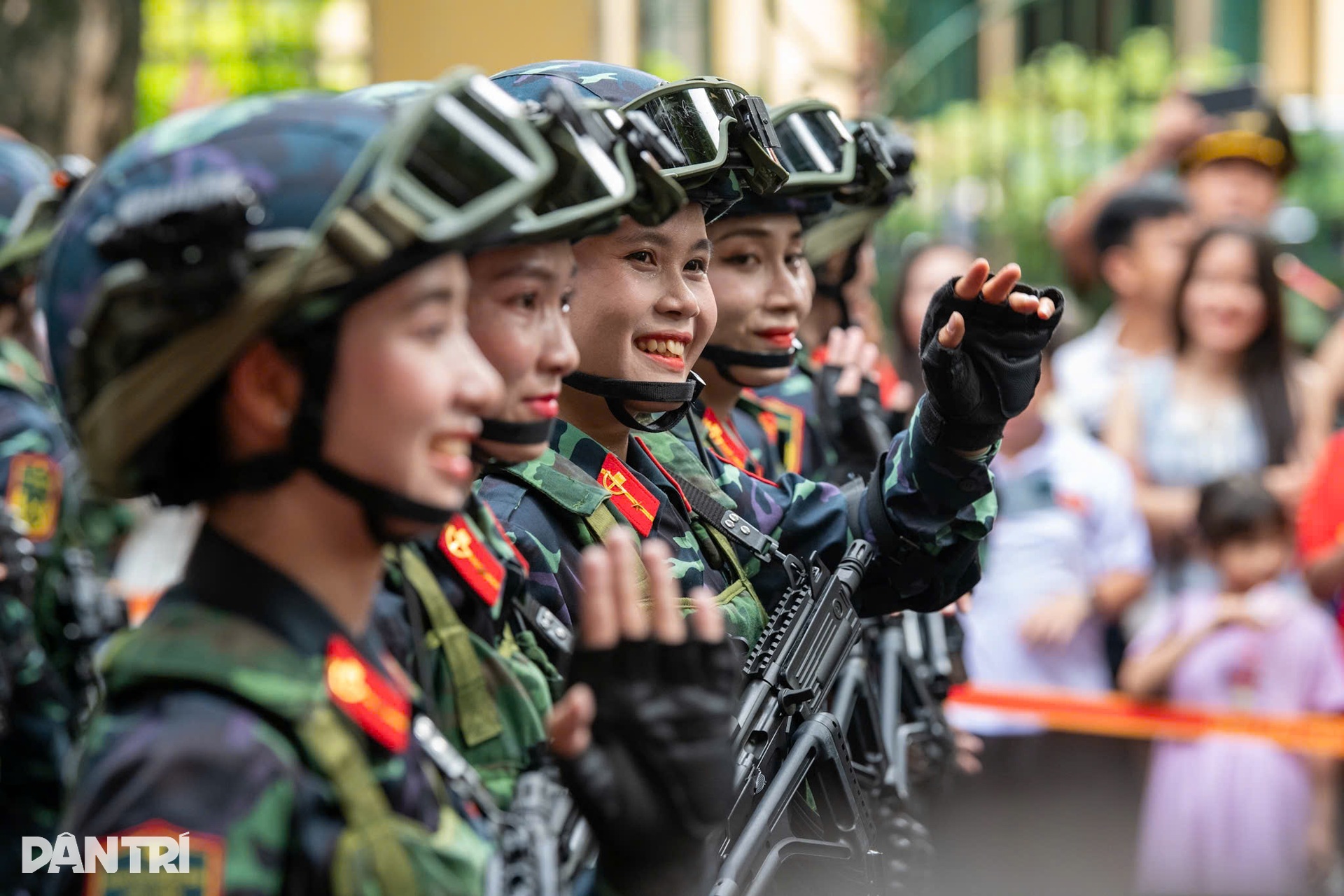 Ngắm những "bóng hồng" rạng rỡ tại lễ tổng duyệt A80- Ảnh 8.
