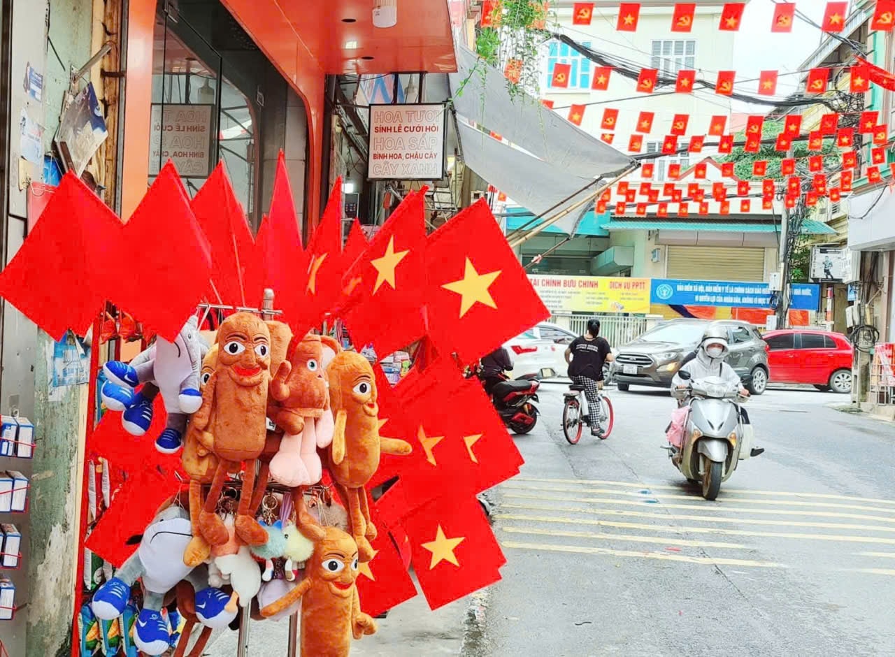 Hà Nội đồng loạt ra quân dọn vệ sinh môi trường đón Tết Độc lập- Ảnh 7. Hà Nội đồng loạt ra quân dọn vệ sinh môi trường đón Tết Độc lập- Ảnh 7.