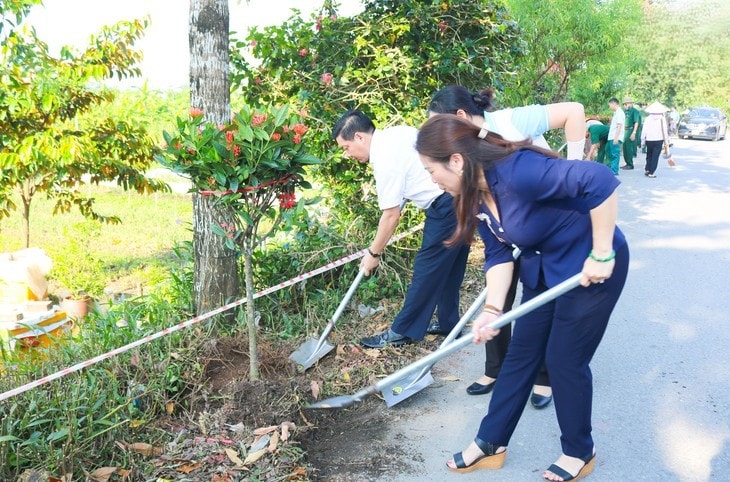 Hà Nội đồng loạt ra quân dọn vệ sinh môi trường đón Tết Độc lập- Ảnh 6. Hà Nội đồng loạt ra quân dọn vệ sinh môi trường đón Tết Độc lập- Ảnh 6.