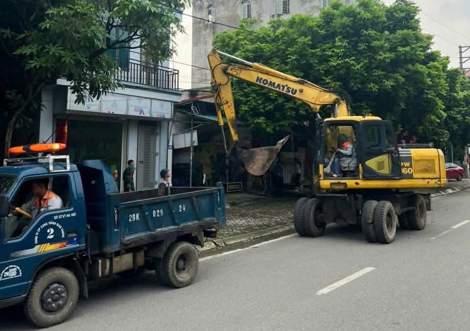 Hà Nội đồng loạt ra quân dọn vệ sinh môi trường đón Tết Độc lập- Ảnh 8. Hà Nội đồng loạt ra quân dọn vệ sinh môi trường đón Tết Độc lập- Ảnh 8.