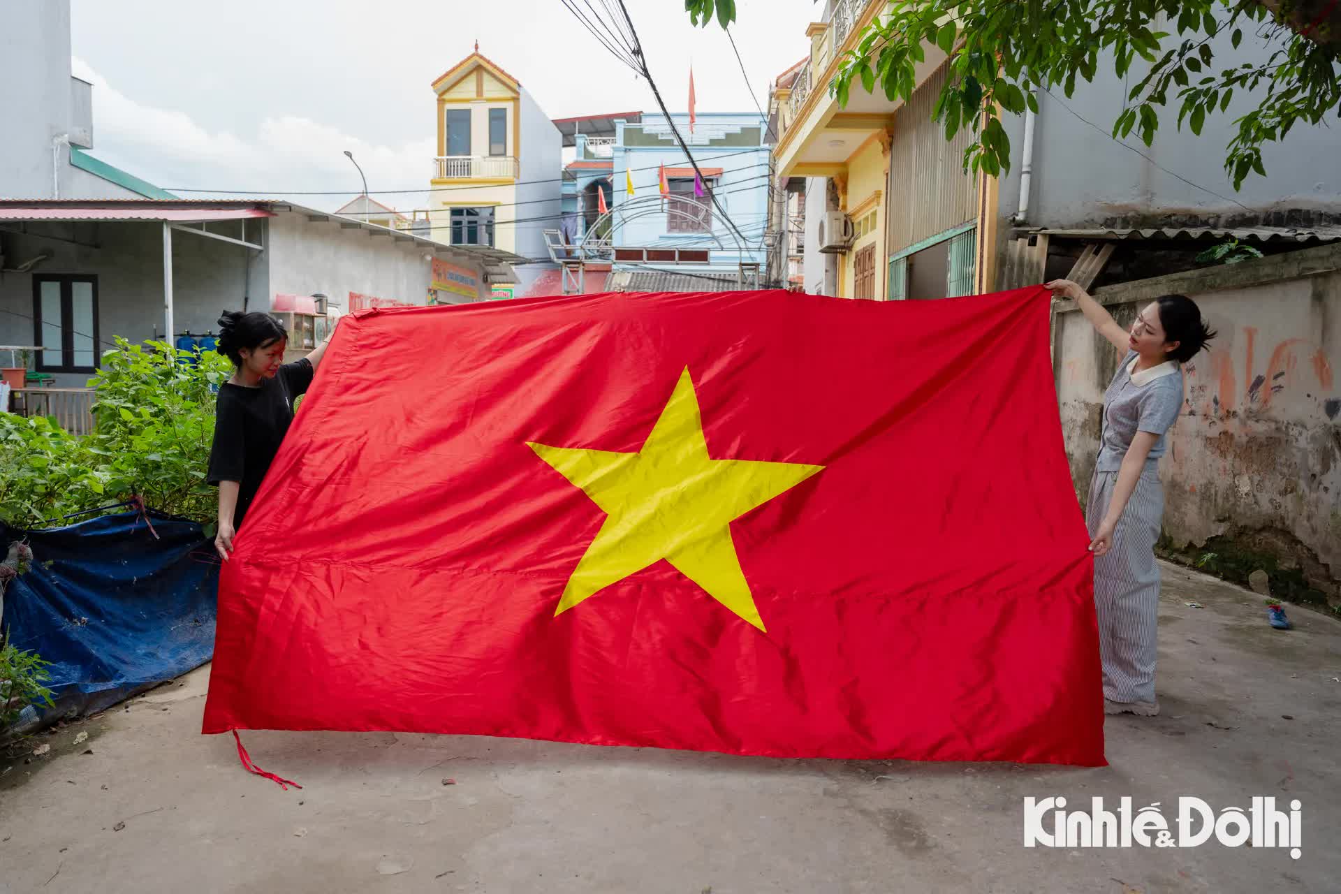 Làng Từ Vân tất bật ngày đêm may cờ phục vụ dịp Quốc khánh 2/9- Ảnh 17.