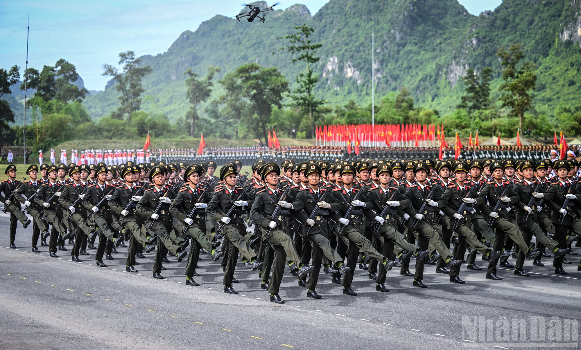 [Ảnh] Hình ảnh các chiến sĩ trong buổi tổng hợp luyện diễu binh, diễu hành lần hai sự kiện A80- Ảnh 25.