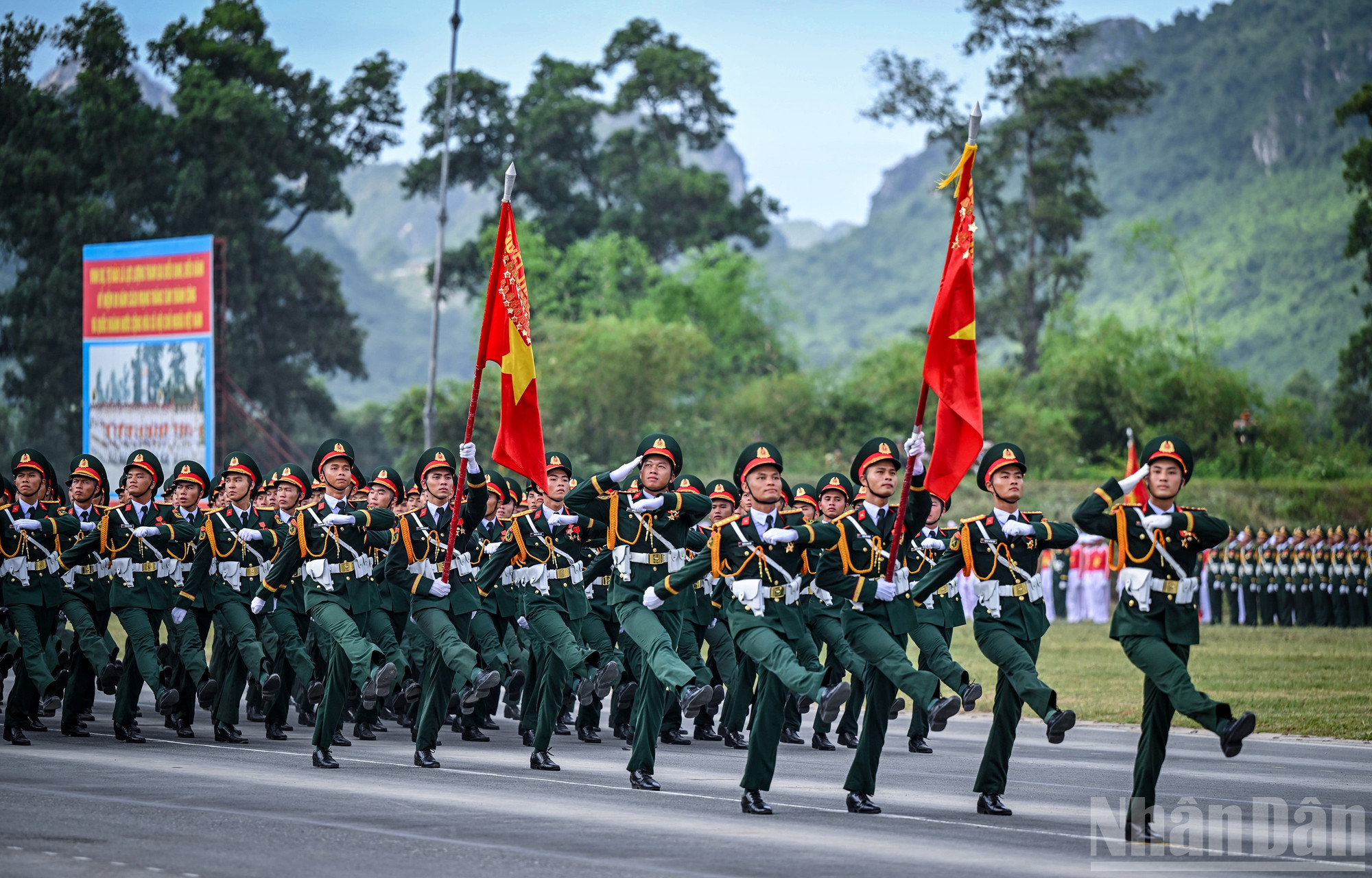 [Ảnh] Hình ảnh các chiến sĩ trong buổi tổng hợp luyện diễu binh, diễu hành lần hai sự kiện A80- Ảnh 4.