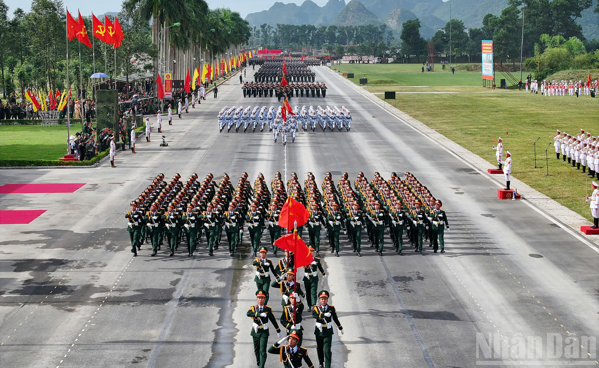 [Ảnh] Hình ảnh các chiến sĩ trong buổi tổng hợp luyện diễu binh, diễu hành lần hai sự kiện A80- Ảnh 3.