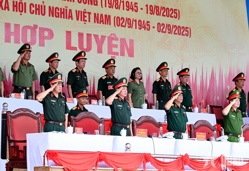 Gần 16.000 cán bộ, chiến sĩ và nhiều vũ khí hiện đại tổng hợp luyện diễu binh, diễu hành lần thứ hai- Ảnh 2. Gần 16.000 cán bộ, chiến sĩ và nhiều vũ khí hiện đại tổng hợp luyện diễu binh, diễu hành lần thứ hai- Ảnh 2.