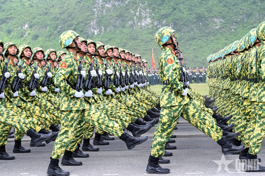 Gần 16.000 cán bộ, chiến sĩ và nhiều vũ khí hiện đại tổng hợp luyện diễu binh, diễu hành lần thứ hai- Ảnh 8. Gần 16.000 cán bộ, chiến sĩ và nhiều vũ khí hiện đại tổng hợp luyện diễu binh, diễu hành lần thứ hai- Ảnh 8.