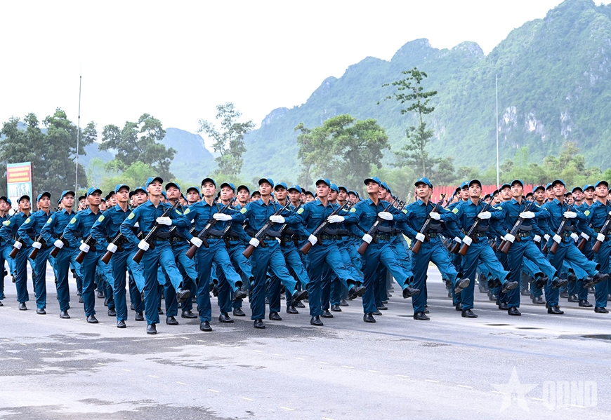 Gần 16.000 cán bộ, chiến sĩ và nhiều vũ khí hiện đại tổng hợp luyện diễu binh, diễu hành lần thứ hai- Ảnh 9. Gần 16.000 cán bộ, chiến sĩ và nhiều vũ khí hiện đại tổng hợp luyện diễu binh, diễu hành lần thứ hai- Ảnh 9.