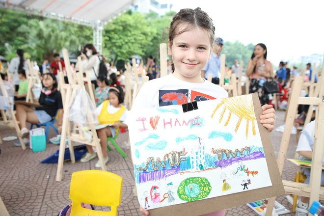 Children’s art competition spreads message of peace
- Ảnh 1.