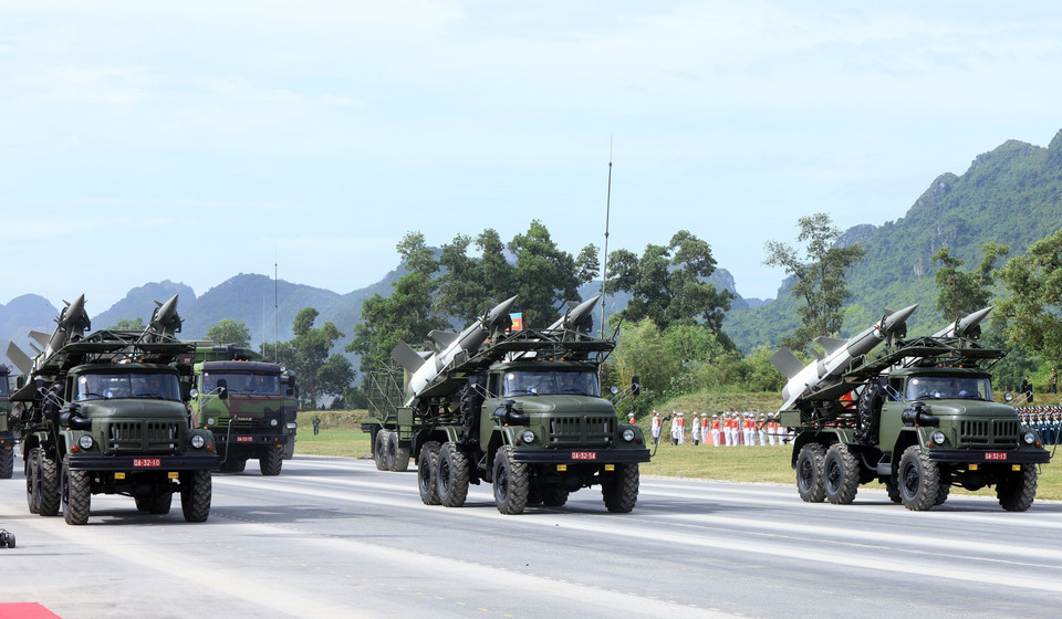 Up-close view of military hardware in National Day parade rehearsal- Ảnh 2.