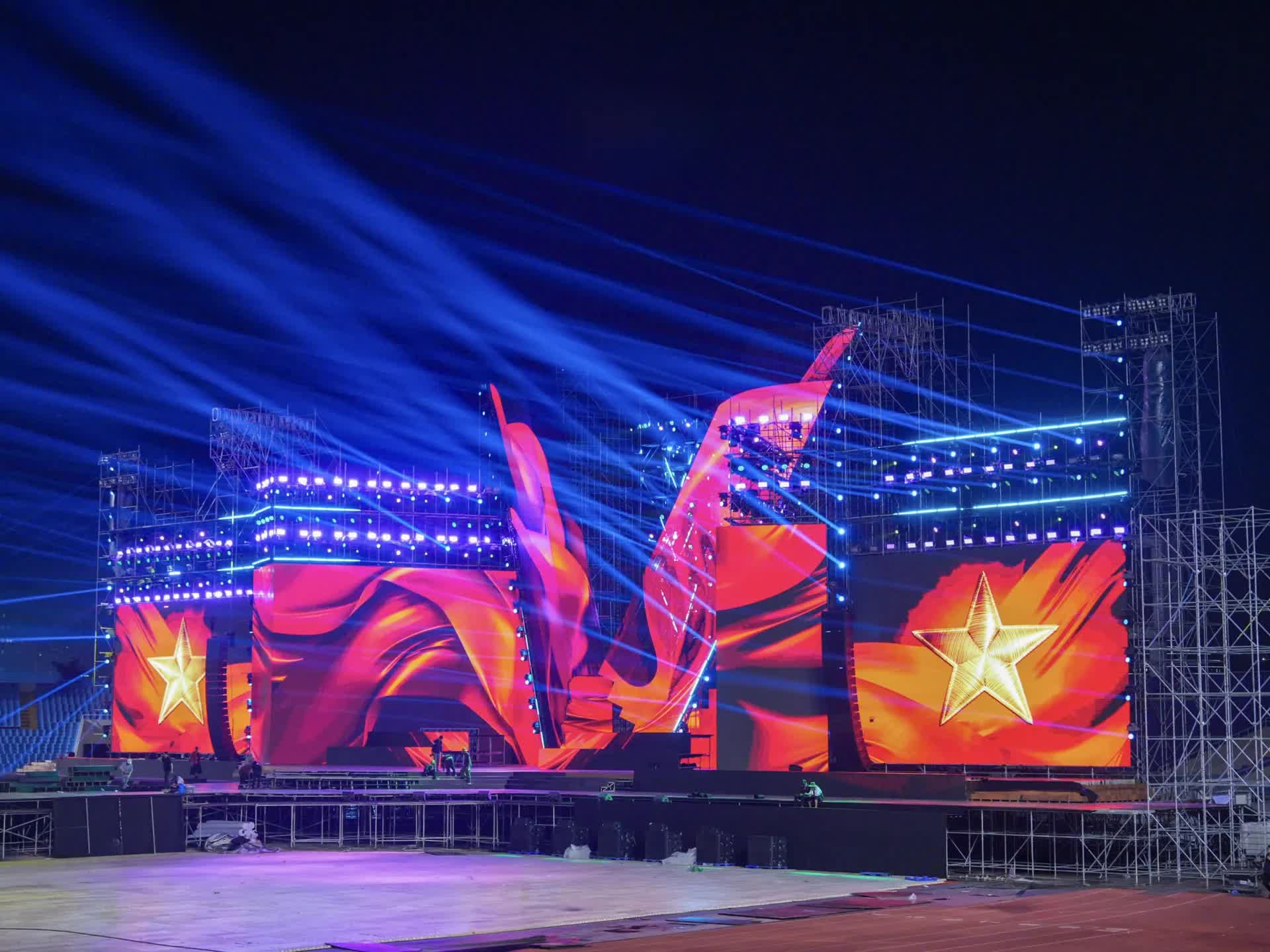 Bên trong sân khấu của concert quốc gia "Tổ quốc trong tim"- Ảnh 8.
