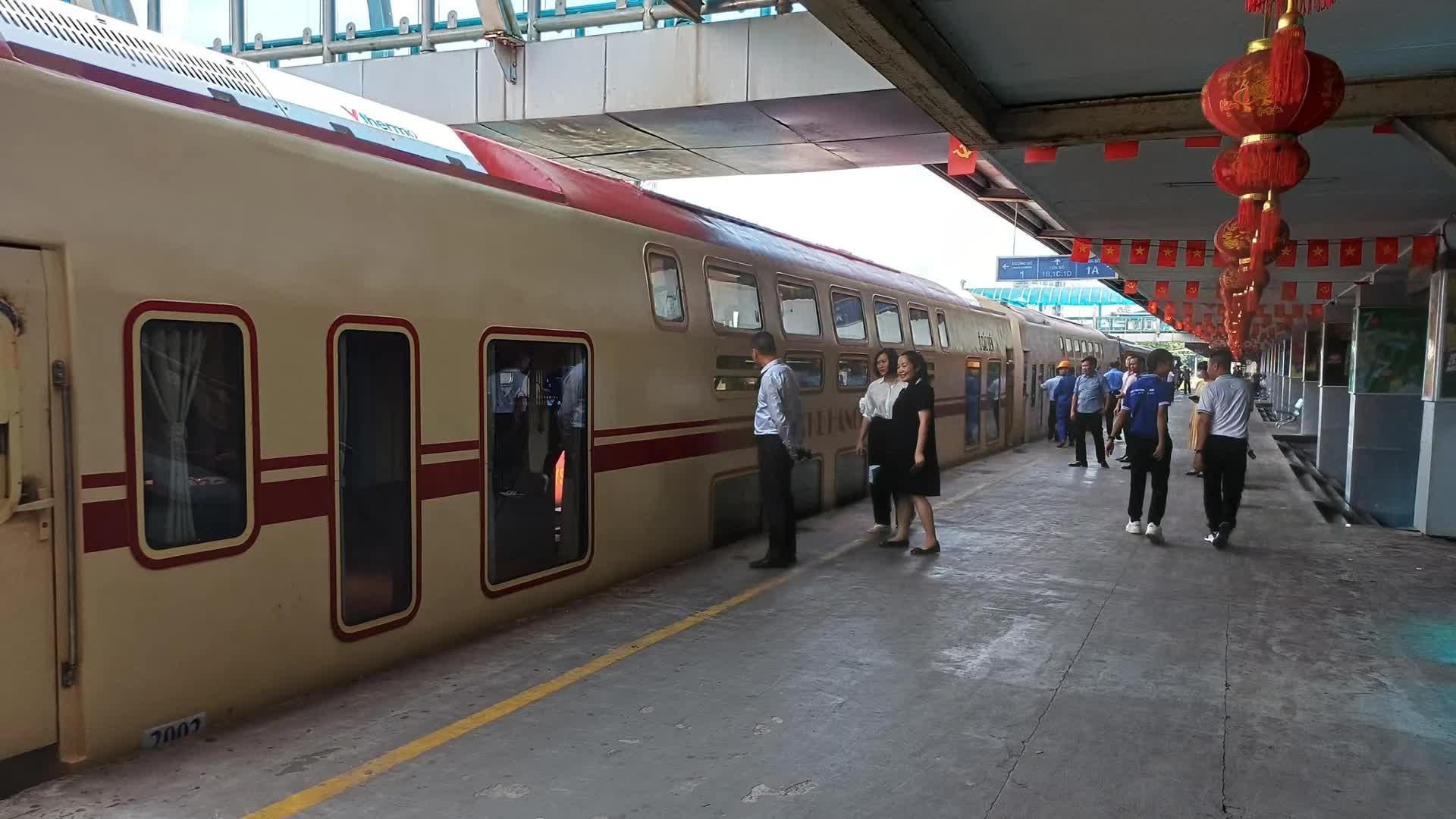 Hanoi to launch double-decker night train for heritage tour- Ảnh 1.