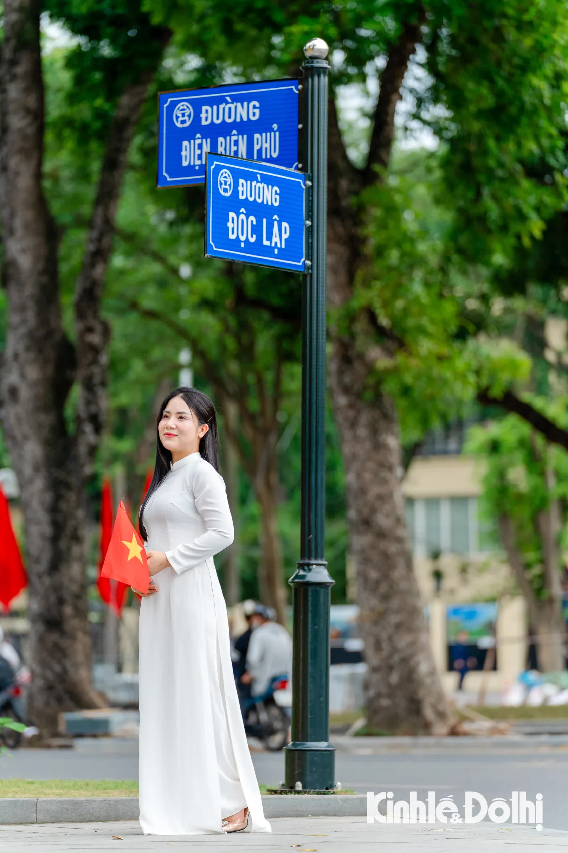 Giới trẻ diện áo dài tới Quảng trường Ba Đình chụp ảnh trước thềm Quốc khánh 2/9- Ảnh 14.