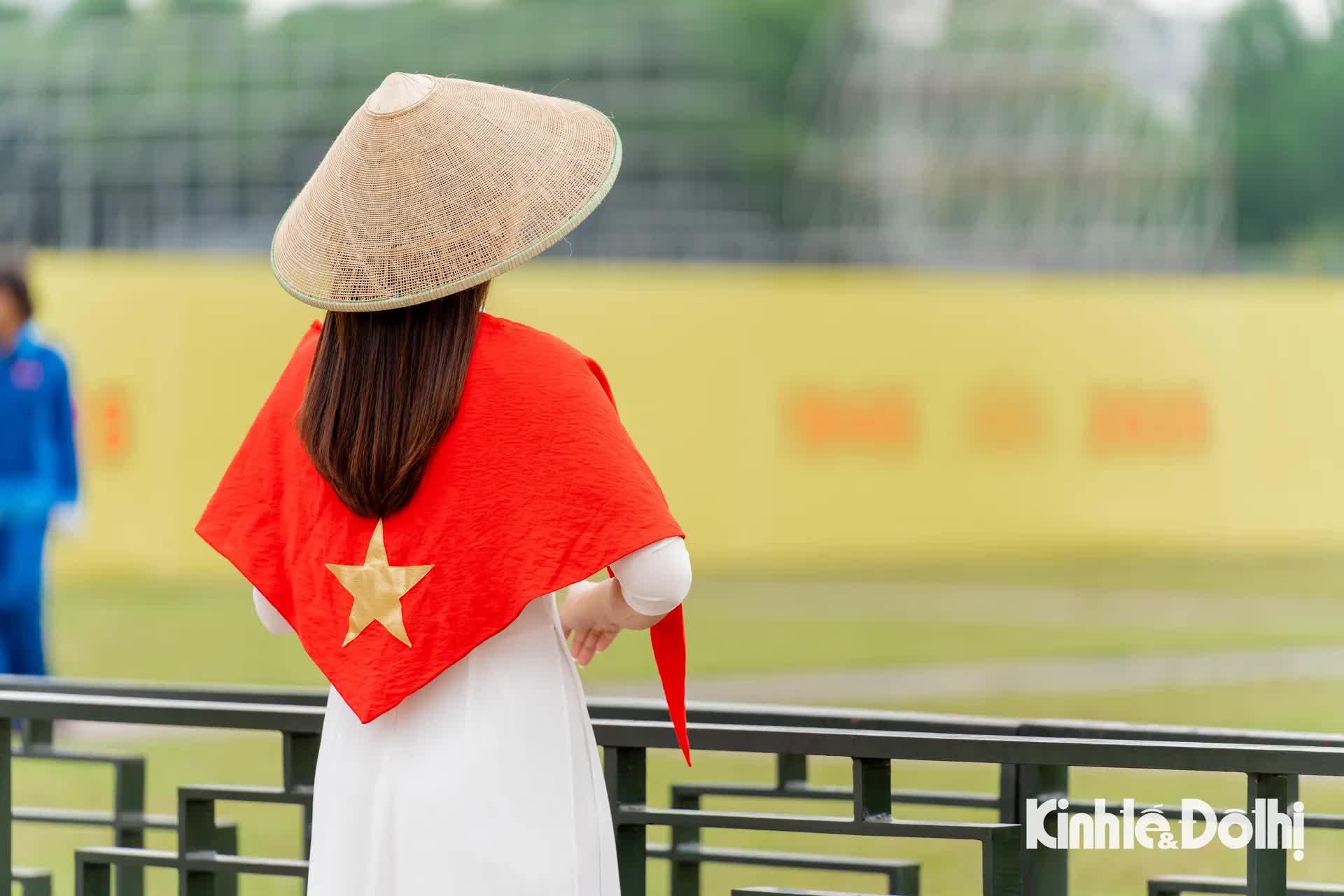 Giới trẻ diện áo dài tới Quảng trường Ba Đình chụp ảnh trước thềm Quốc khánh 2/9- Ảnh 6.