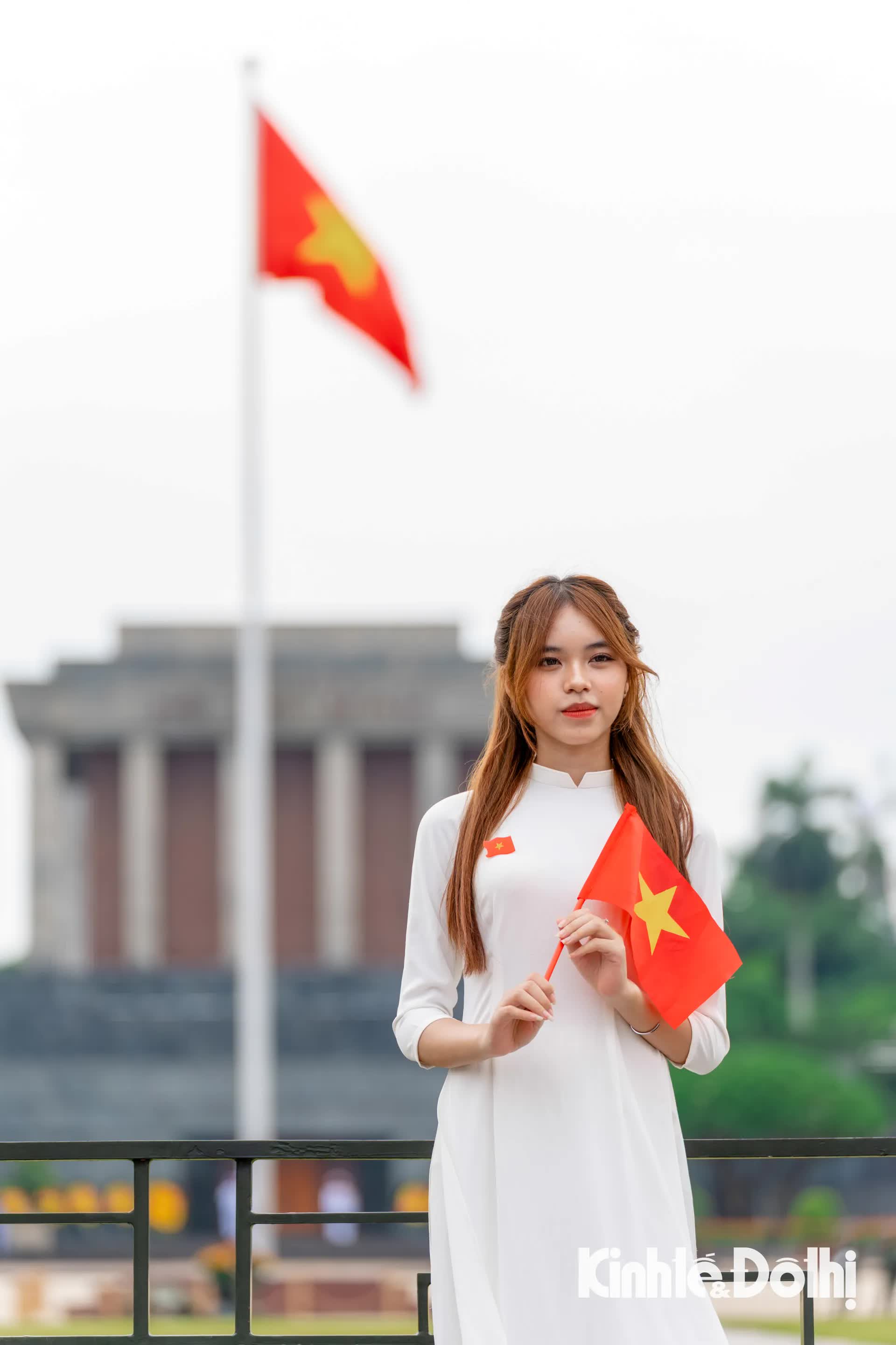 Giới trẻ diện áo dài tới Quảng trường Ba Đình chụp ảnh trước thềm Quốc khánh 2/9- Ảnh 9.