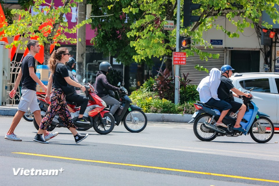 Hanoi upgrades key streets ahead of National Day- Ảnh 3. Hanoi upgrades key streets ahead of National Day- Ảnh 3.