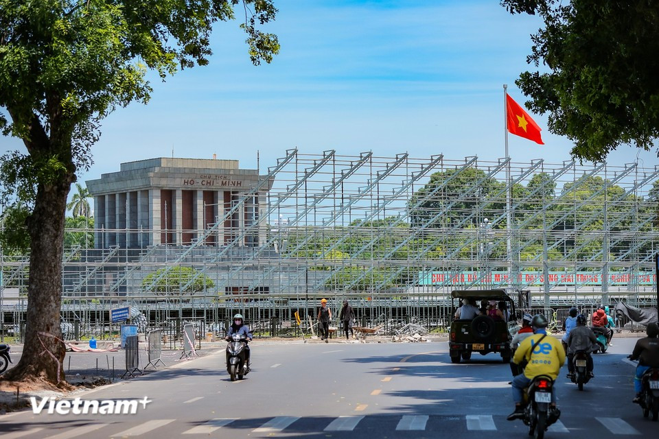 Hanoi upgrades key streets ahead of National Day- Ảnh 9. Hanoi upgrades key streets ahead of National Day- Ảnh 9.