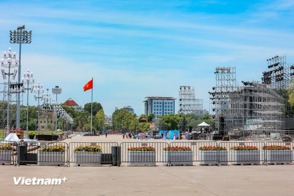 Hanoi upgrades key streets ahead of National Day- Ảnh 11. Hanoi upgrades key streets ahead of National Day- Ảnh 11.
