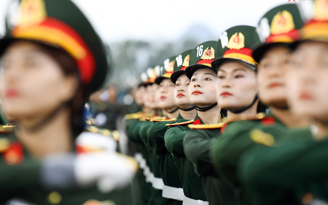 Khối nữ chiến sĩ Quân đội, Công an "vượt nắng hè, rèn ý chí, vững bước chân" hợp luyện cho ngày 2/9