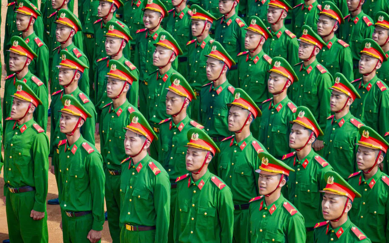 Chiến sĩ Công an nhân dân đổ mồ hôi ngày đêm tập luyện cho lễ diễu binh, diễu hành kỷ niệm 80 năm Quốc khánh