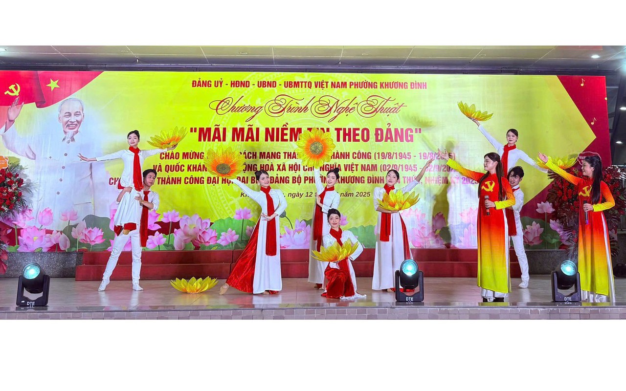 Rực rỡ chương trình nghệ thuật chào mừng thành công Đại hội đại biểu Đảng bộ phường Khương Đình