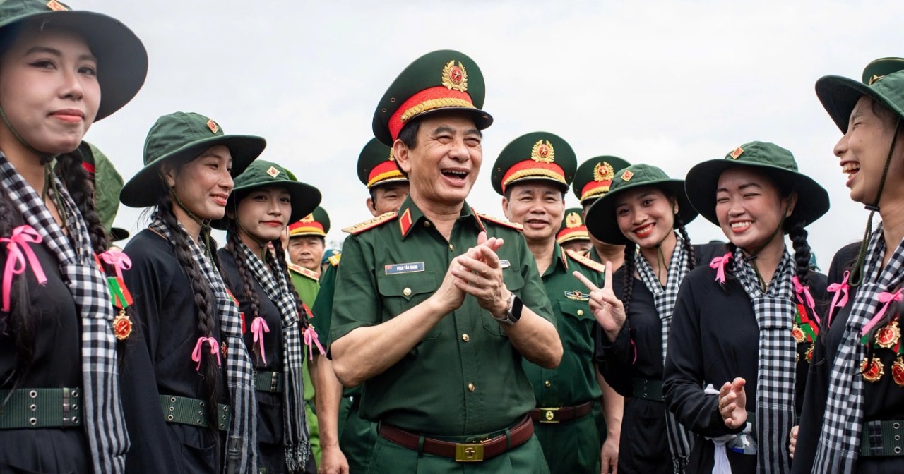 Đại tướng Phan Văn Giang kiểm tra, động viên các khối tham gia diễu binh