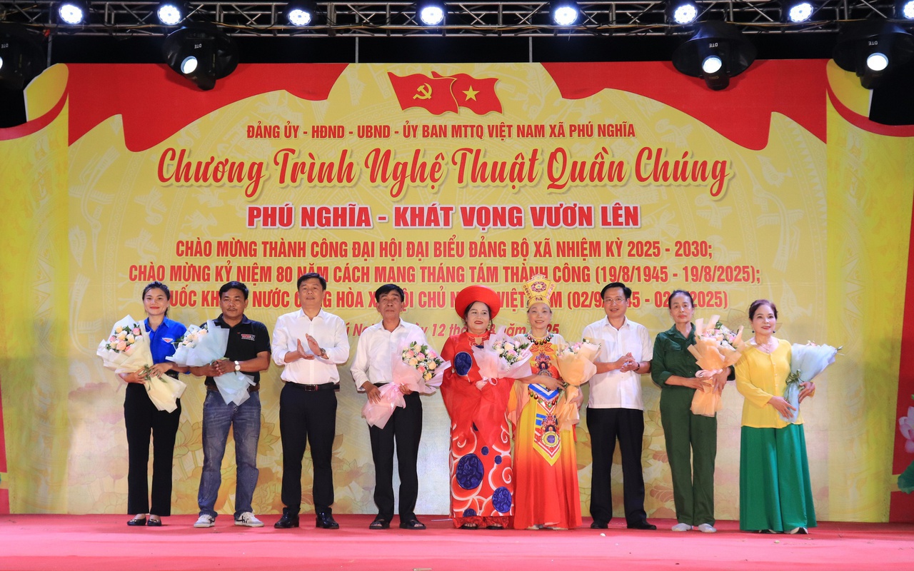 Phú Nghĩa: Chương trình nghệ thuật quần chúng minh chứng sinh động cho khối đại đoàn kết toàn dân, cho tinh thần đồng hành giữa Đảng, chính quyền và nhân dân