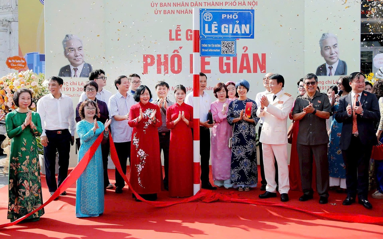 Hà Nội: Gắn biển tên phố Lê Giản và phố Bạch Thành Phong