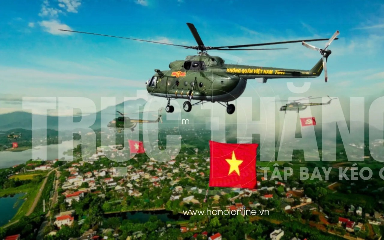 Đội hình trực thăng hợp luyện kéo cờ trên bầu trời Hà Nội
