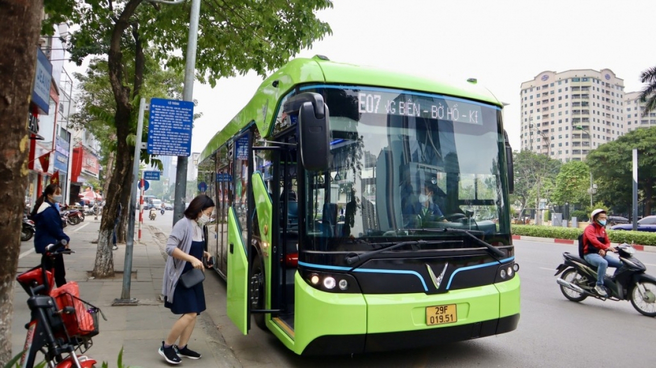 Hàng chục tuyến buýt và đường sắt đô thị hoạt động đến 24h phục vụ Tổng hợp luyện lần 2