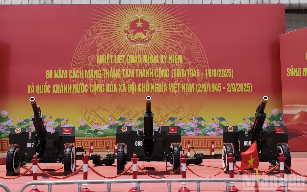 [Ảnh] Dàn pháo lễ sẵn sàng "khai hỏa" cho buổi tổng hợp luyện diễu binh, diễu hành thứ 2 tại sân vận động quốc gia Mỹ Đình